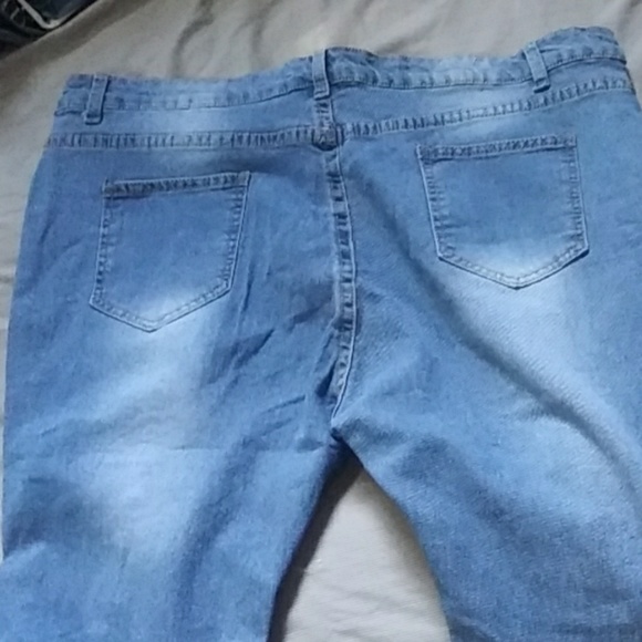 Destroyed Jeans - Picture 2 of 2